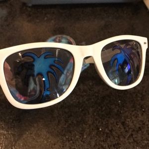 American eagle outfitters palm tree sunglasses